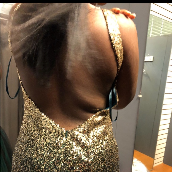 Beautiful, vibrant gold and emerald dress. - Picture 8 of 9